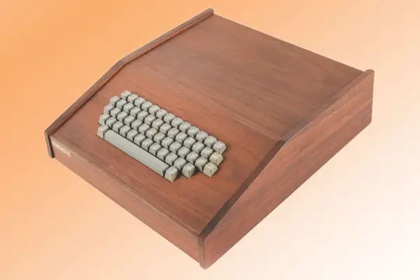 Máy tính Apple-1 hiếm có trong vỏ gỗ Byte Shop bán được gần nửa triệu USD